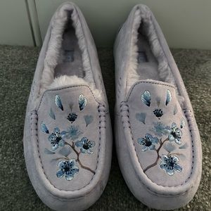 Ainsley Blossom UGG Moccasin Shoes - Never Worn